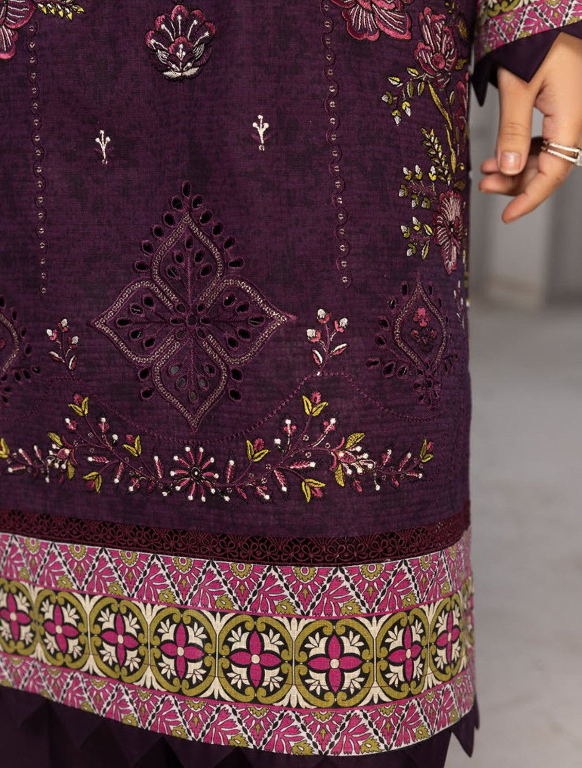 EID SALE LIVE ON BIN NAEEM COLLECTIONS
