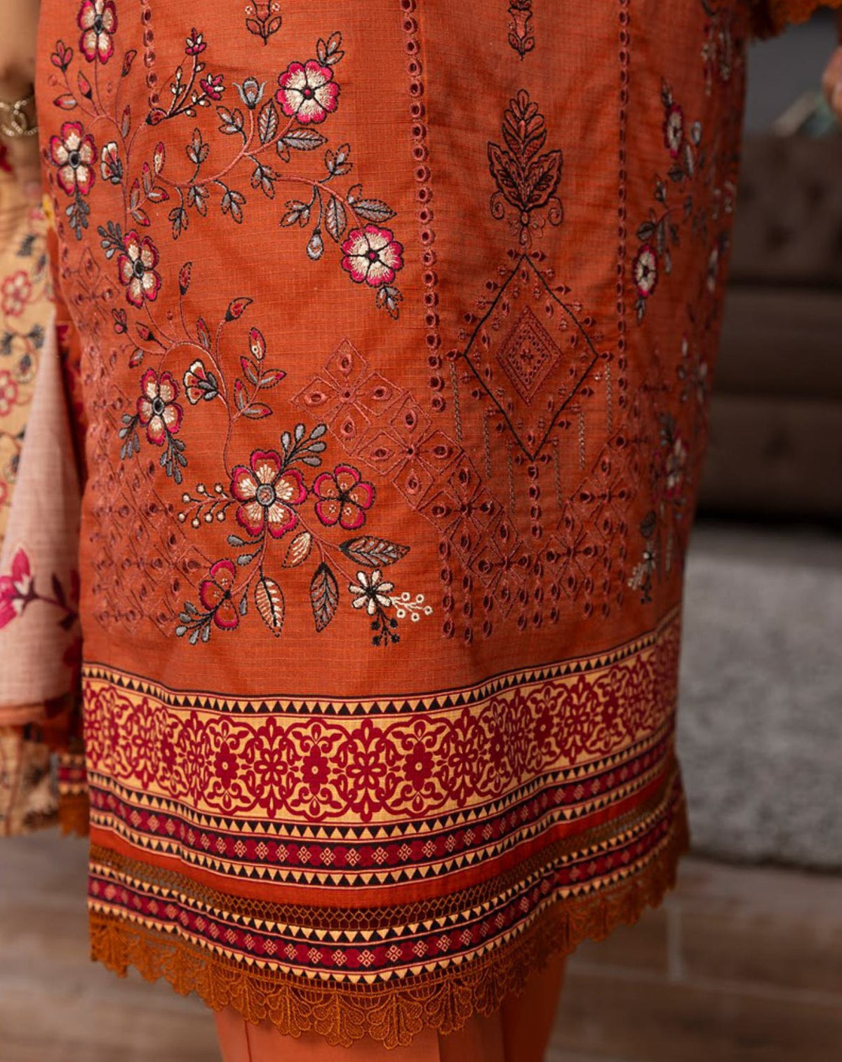EID SALE LIVE ON BIN NAEEM COLLECTIONS