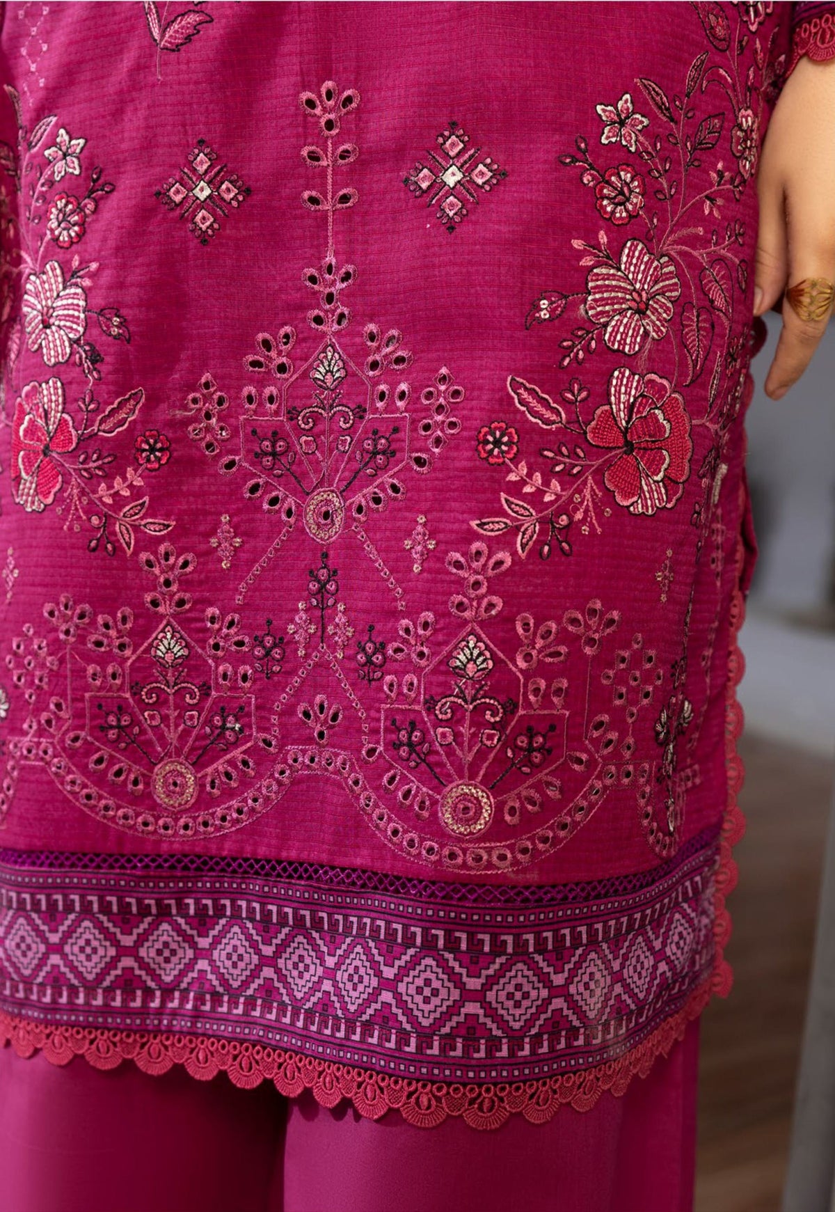 EID SALE LIVE ON BIN NAEEM COLLECTIONS